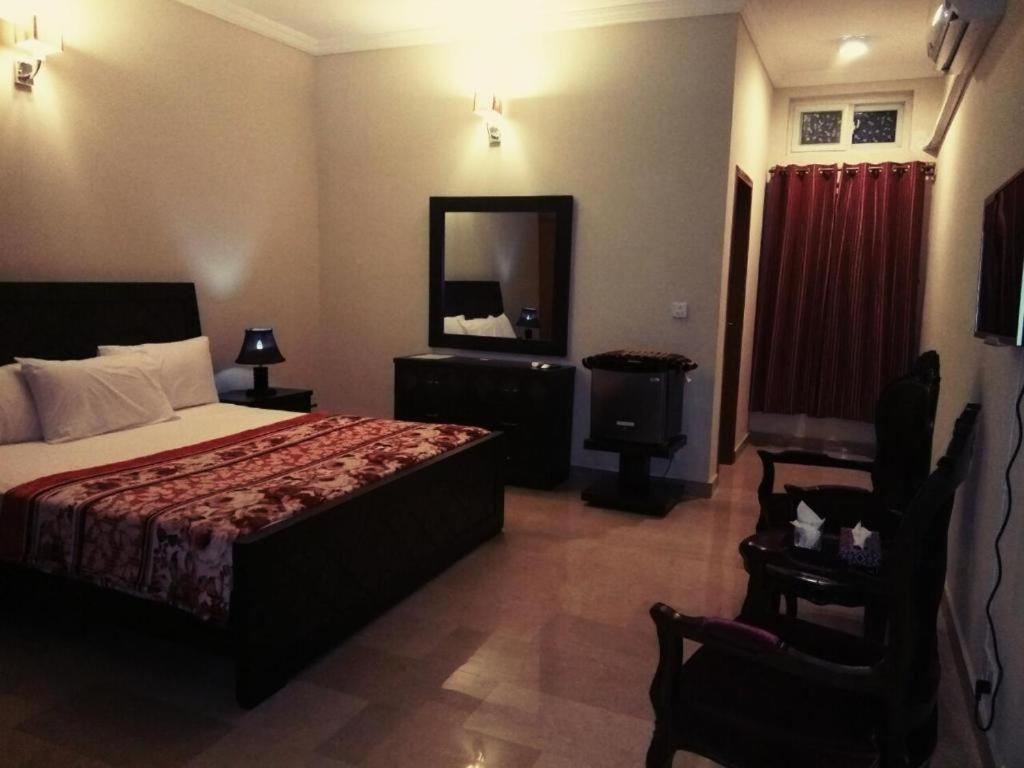 Royal Galaxy Bed & Breakfast Islamabad - For Families Only المظهر الخارجي الصورة