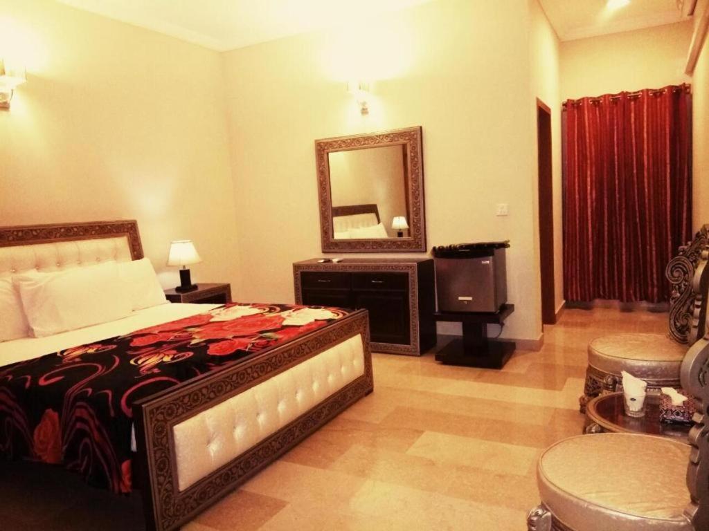 Royal Galaxy Bed & Breakfast Islamabad - For Families Only المظهر الخارجي الصورة