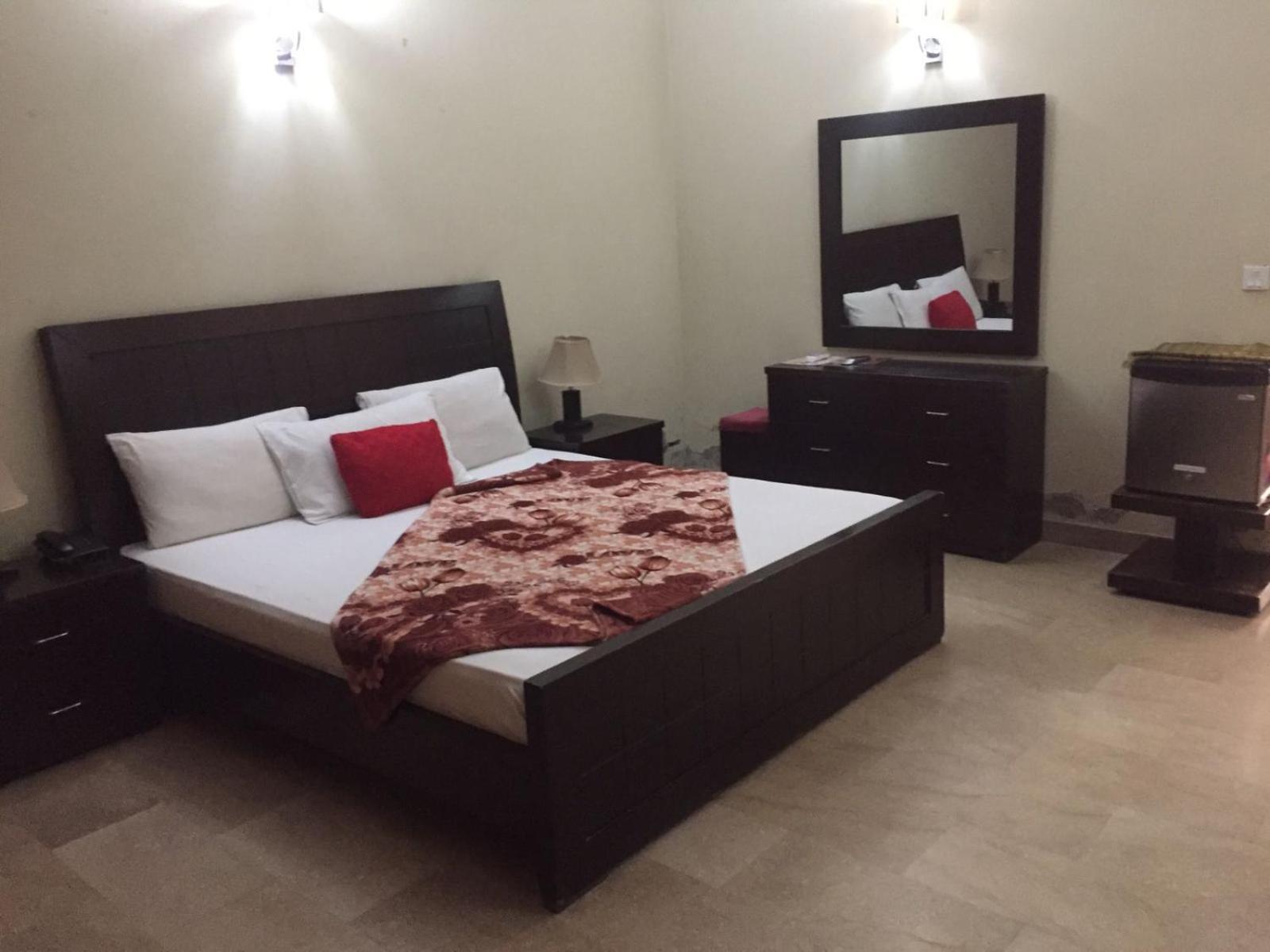 Royal Galaxy Bed & Breakfast Islamabad - For Families Only المظهر الخارجي الصورة