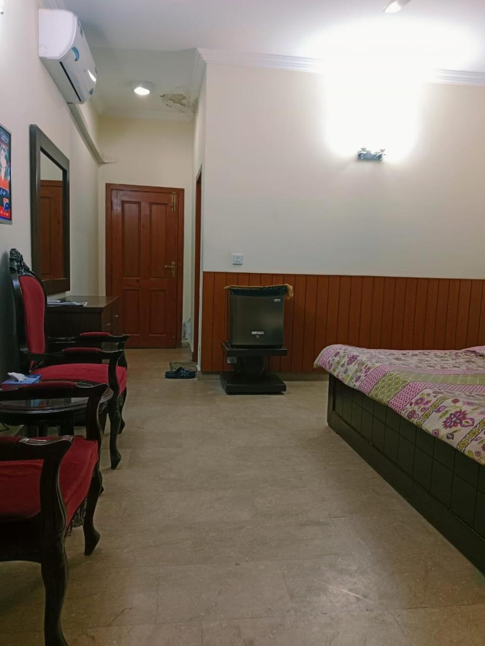 Royal Galaxy Bed & Breakfast Islamabad - For Families Only المظهر الخارجي الصورة