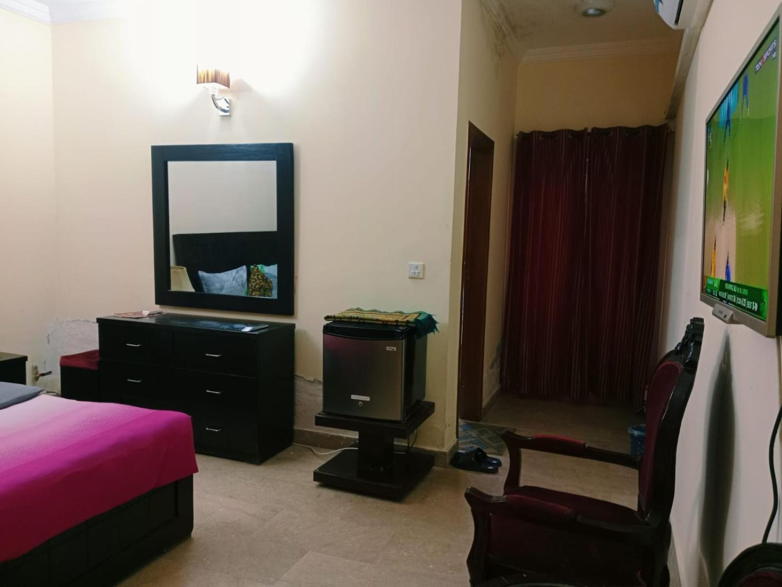Royal Galaxy Bed & Breakfast Islamabad - For Families Only المظهر الخارجي الصورة